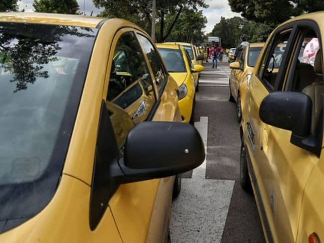 Mesa de diálogo entre MinTransporte y taxistas se levantó sin resultados