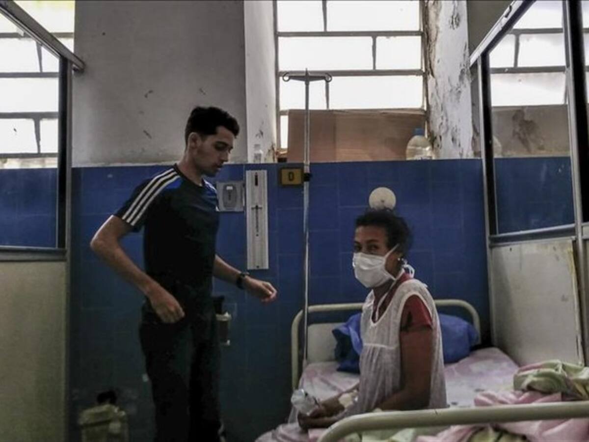 Los médicos en Venezuela atienden en condiciones precarias