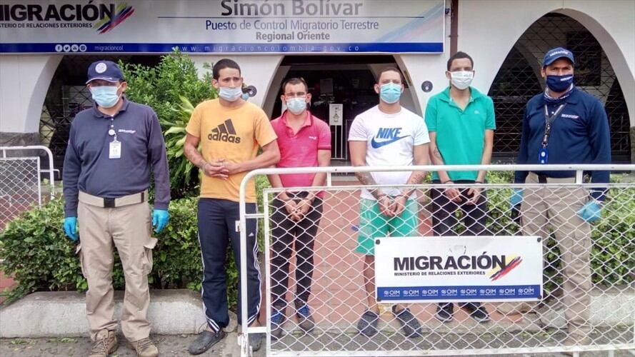 Migración Colombia expulsó a cuatro venezolanos que se habían fugado de una cárcel de San Antonio del Táchira e ingresaron a Colombia por una trocha. Foto: Migración Colombia