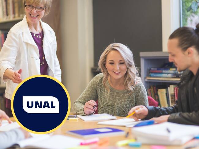 Estudiantes de posgrado haciendo trabajos en la biblioteca de una Universidad (Foto GettyImages)