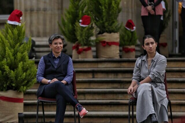 Alcaldesa Claudia López y Laura Sarabia, directora de Prosperidad Social. Foto: (Colprensa - Camila Díaz)