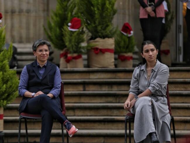 Alcaldesa Claudia López y Laura Sarabia, directora de Prosperidad Social. Foto: (Colprensa - Camila Díaz)