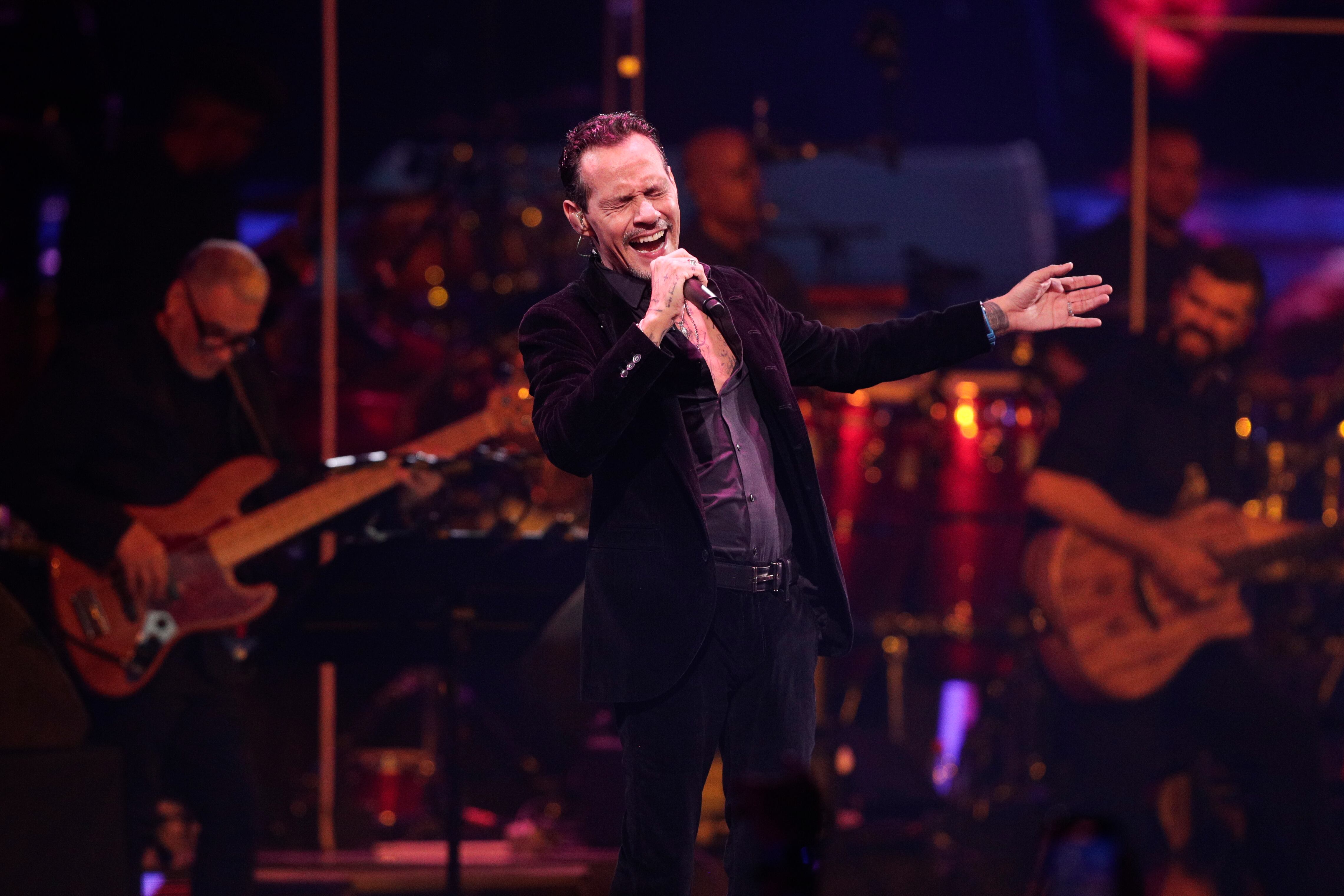 VIÑA DEL MAR (CHILE), 23/02/2025.- El cantante Marc Anthony se presenta en concierto durante el 64º Festival Internacional de la Canción de Viña del Mar.