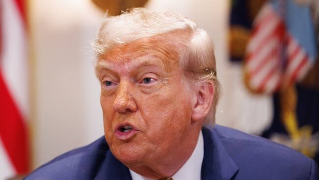 Washington (United States of America), 08/07/2025.- US President Donald J Trump participates in a cabinet meeting in the Cabinet Room of the White House in Washington, DC, USA, 08 July 2025. EFE/EPA/AARON SCHWARTZ / POOL