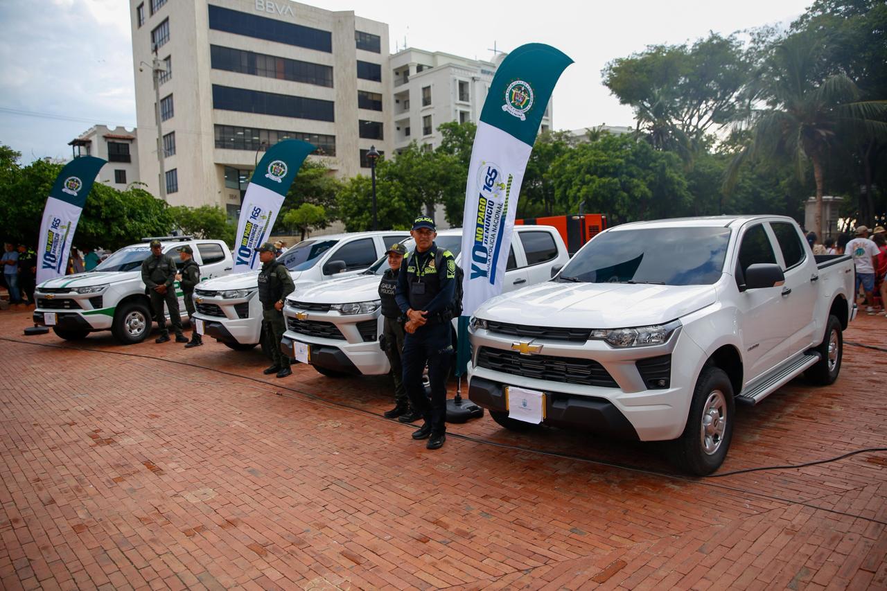 Entrega de vehículos/ Alcaldía de Santa Marta.