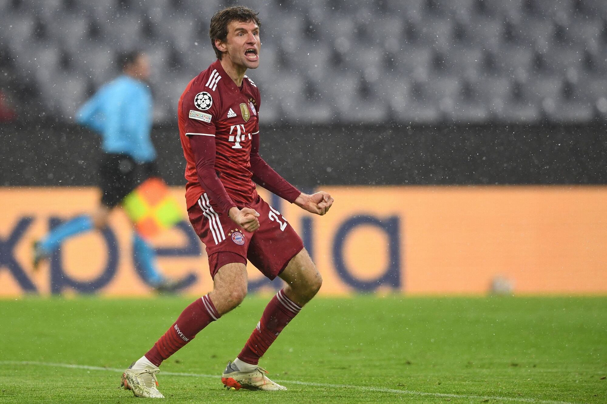 Thomas Müller celebrando su gol ante el Barcelona por la Champions League 2021-2022