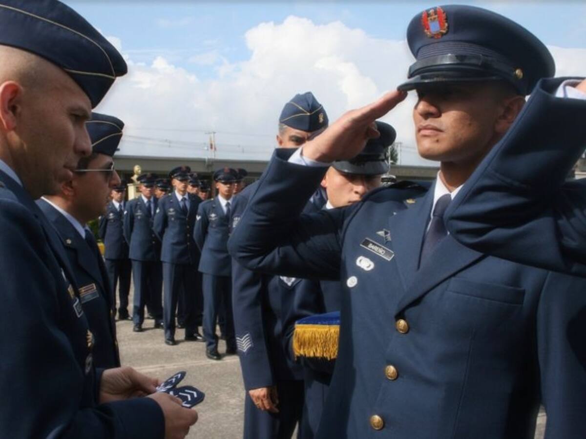 ¿Suboficiales se graduarán con uniformes prestados? Fuerza Aérea responde
