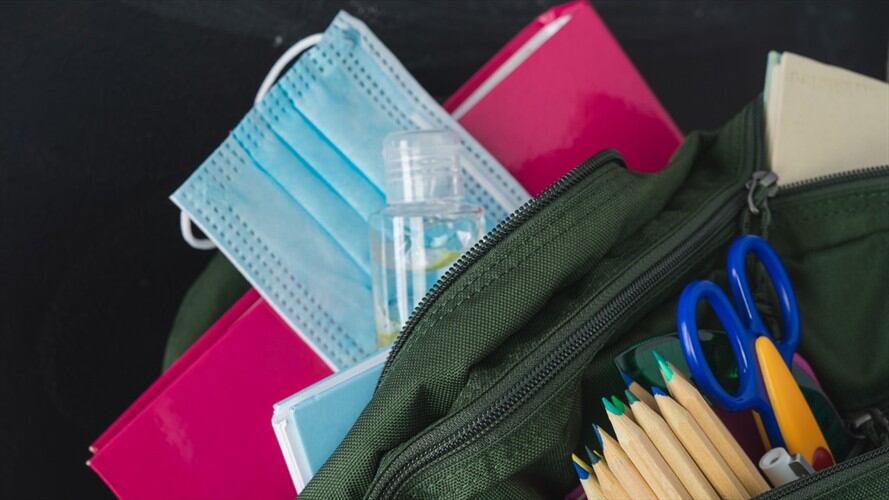 La Secretaría de Educación de Bogotá informó que 19 colegios oficiales de Bogotá realizarán plan piloto para regresar a clases presenciales. Foto: Getty Images / MARÍA CASTELLANOS