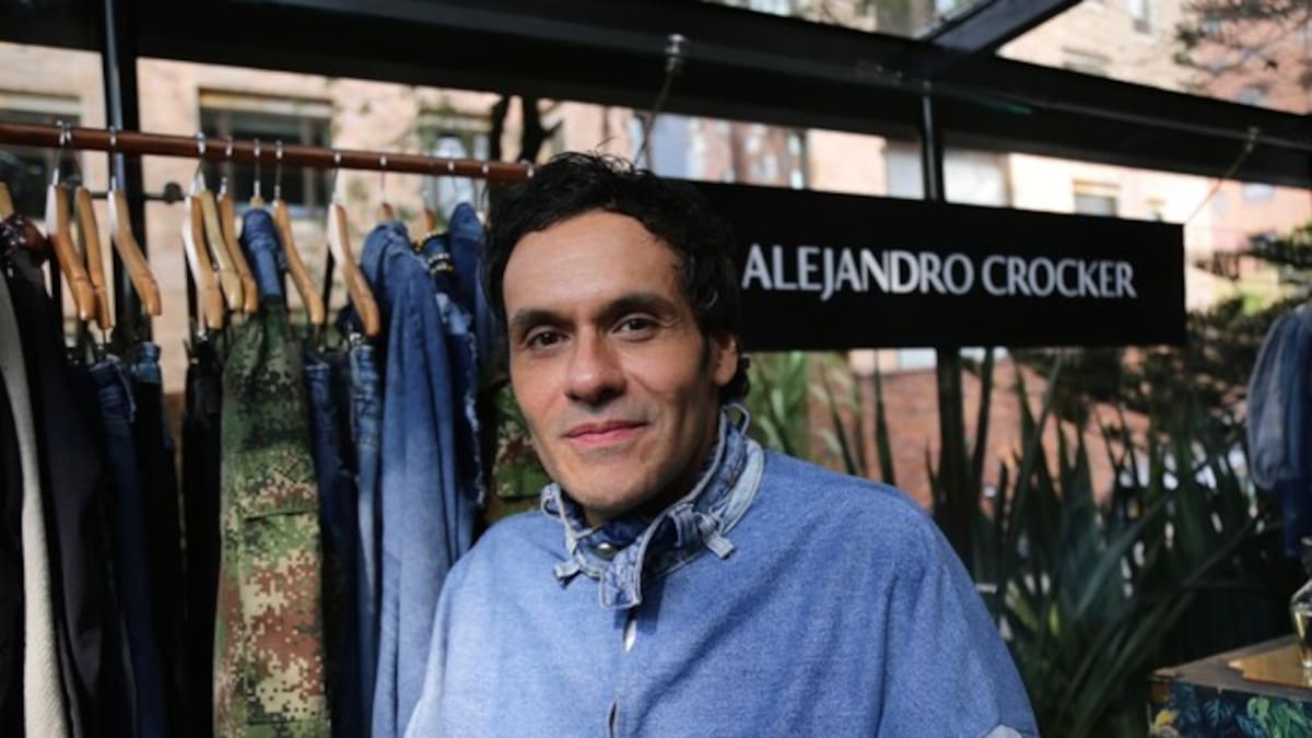 “La idea es utilizar el arte para darle una segunda vida a la ropa”: diseñador Alejandro Crocker