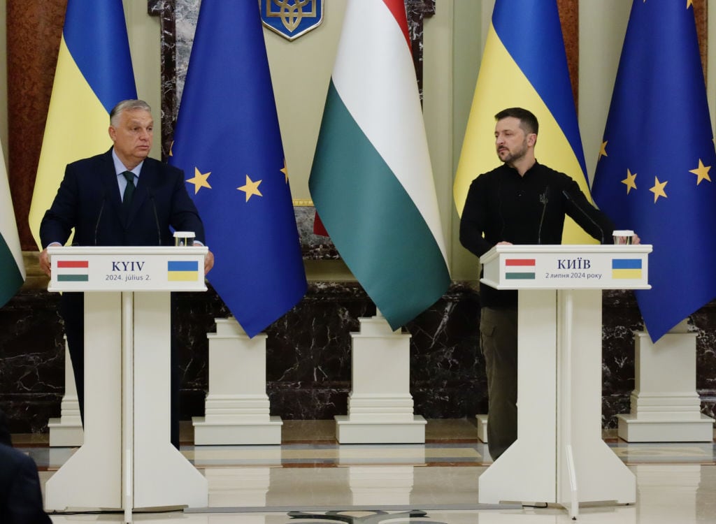 Viktor Orban y Volodymyr Zelenski. (Photo by Andriy Zhyhaylo/Obozrevatel/Global Images Ukraine via Getty Images)