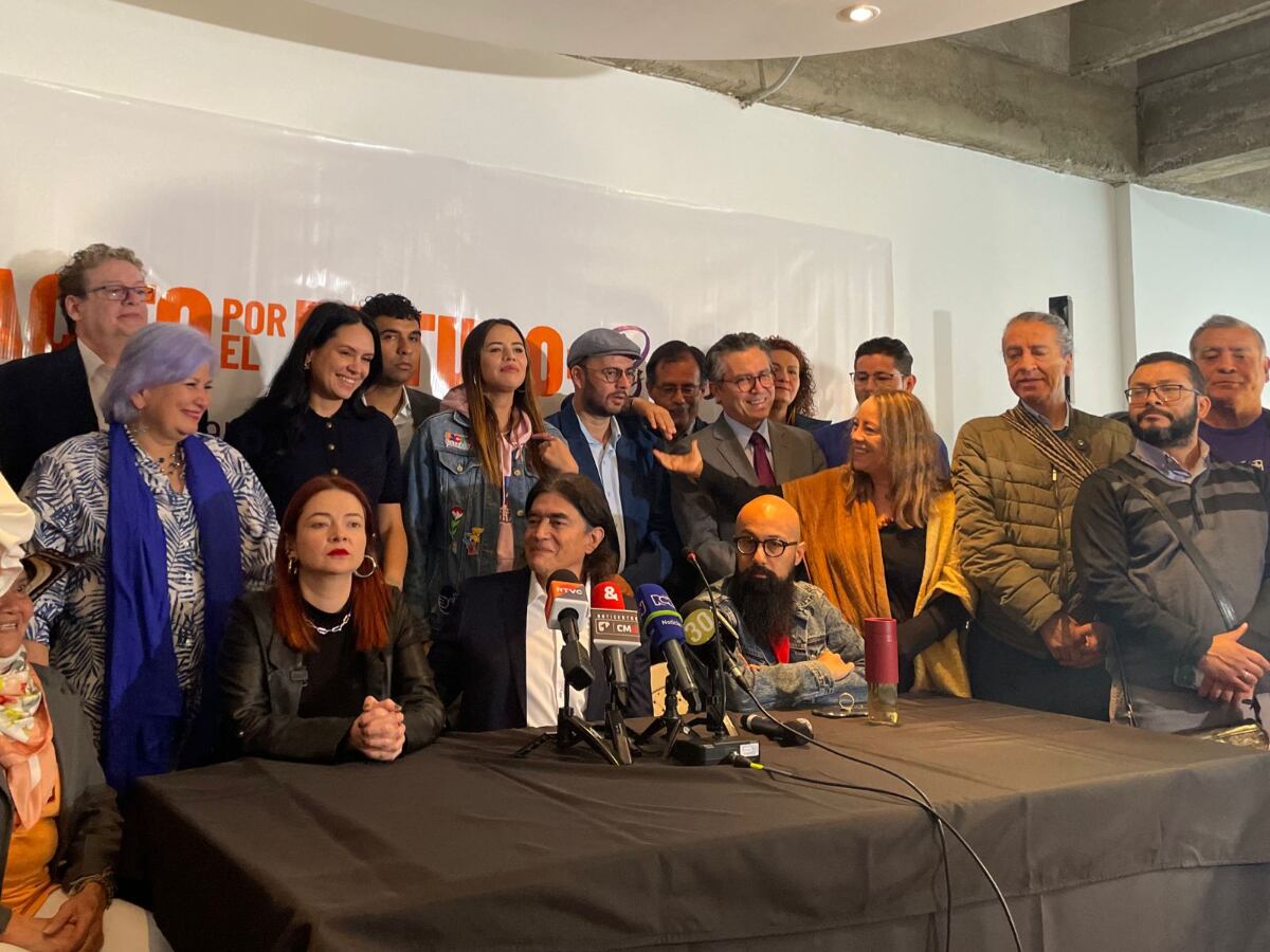 Gustavo Bolívar oficializó su candidatura a la Alcaldía de Bogotá.