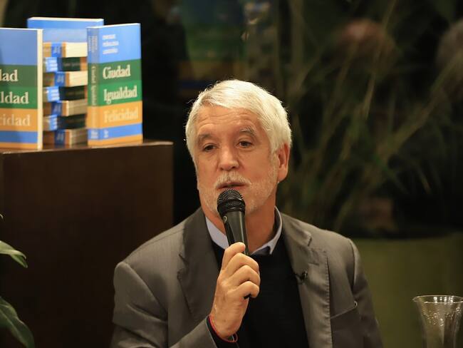 El exalcalde de Bogotá y actual candidato a la Presidencia, Enrique Peñalosa, se encuentra estable