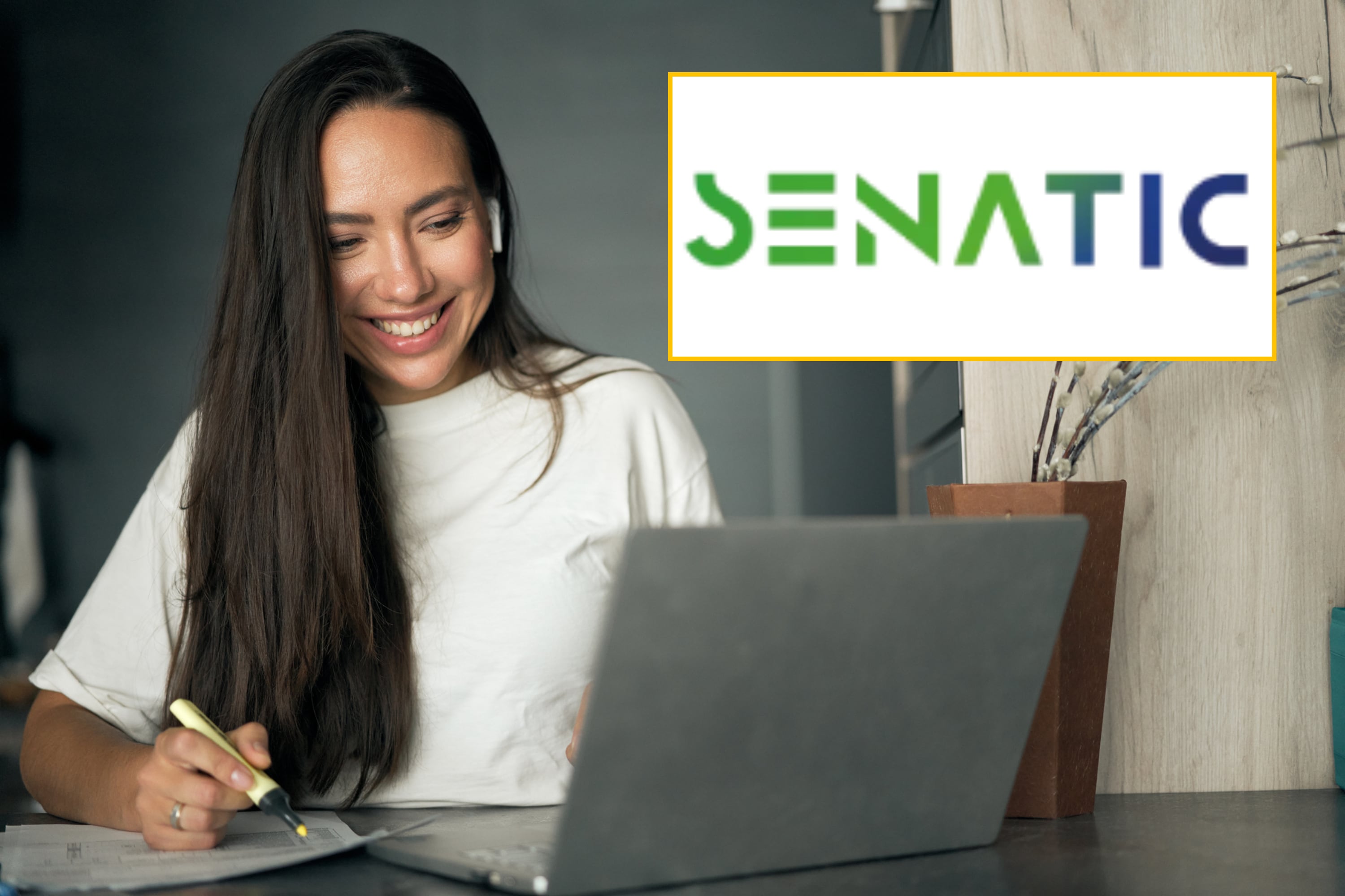 Imagen de referencia y logo de SenaTIC. Foto: Getty Images / SenaTIC