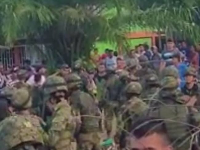 Campesinos liberan a los 180 soldados en el municipio de Tibú, Norte de Santander . Foto: W Radio