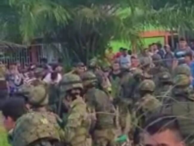 Campesinos liberan a los 180 soldados en el municipio de Tibú, Norte de Santander . Foto: W Radio