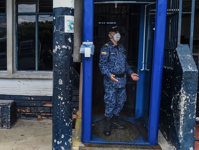 El INPEC y la USPEC deben dotar a los sindicalistas de las cárceles del país de elementos de protección personal y de bioseguridad para prevenir una propagación del COVID-19. Foto: Getty Images