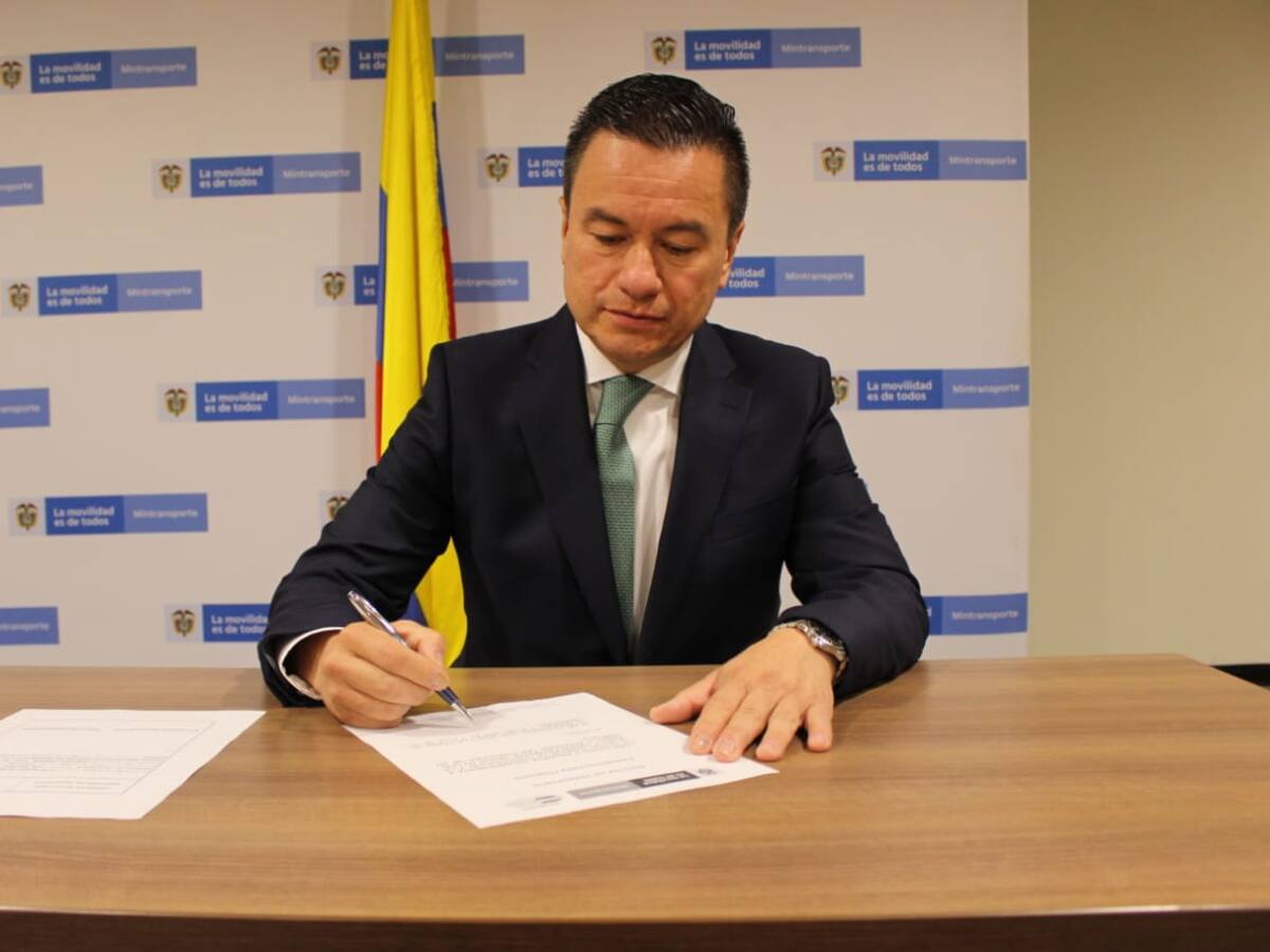 Todo lo que hizo el director de la Aerocivil para que lo sacaran