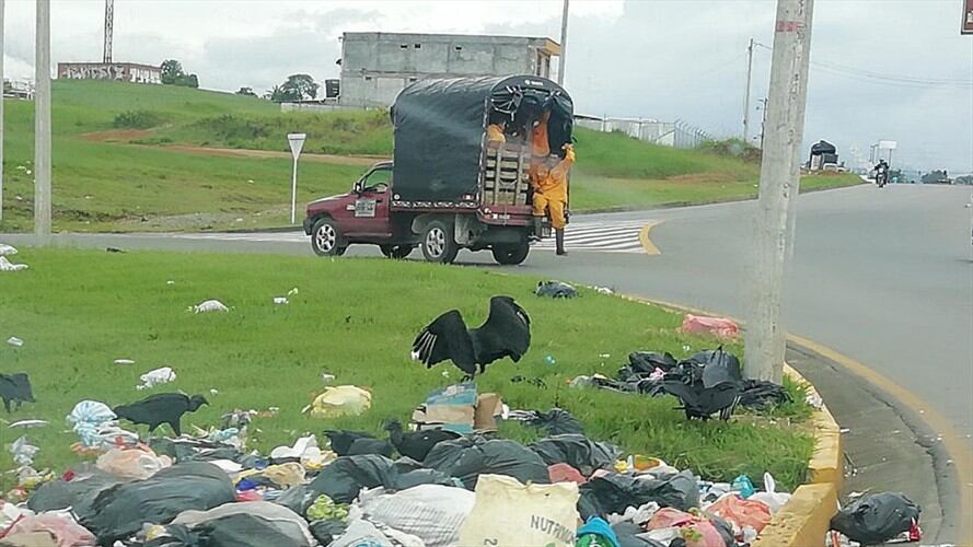 Varios líderes estuvieron en desacuerdo con la decisión de la CRC de levantar la medida preventiva impuesta a Serviaseo. Foto: Sucesos Cauca (Cortesía)