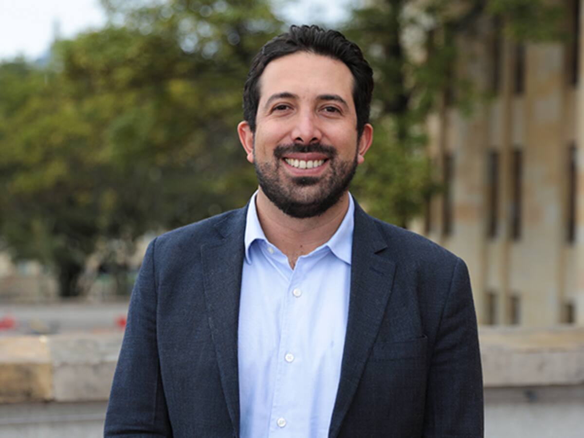 MinHacienda responde a Luis C. Reyes por meta inflada de recaudo que indaga Contraloría: él votó