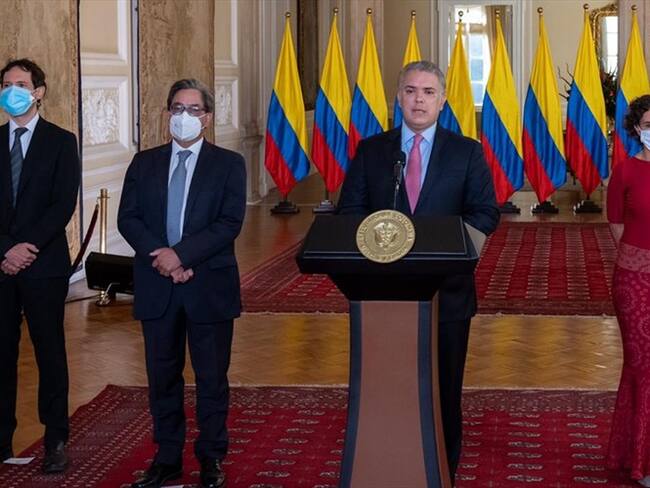Los economistas Mauricio Villamizar y Bibiana Taboada son los nuevos codirectores del Banco de la República. Foto: Presidencia de la República
