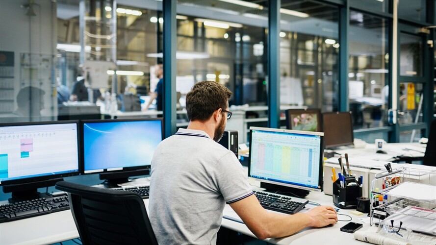 La compañía global de tecnología y consultoría, Indra, abrió cerca de 400 vacantes de empleo. Foto: Getty Images