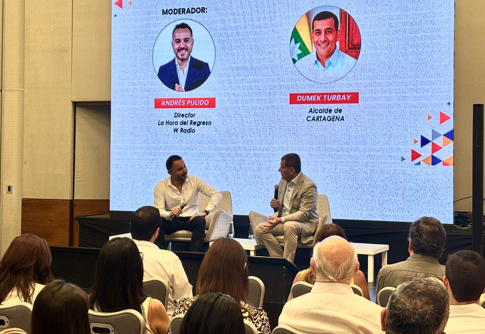 Conversatorio con el alcalde Dumek Turbay durante Ruta Regiones en el Caribe.