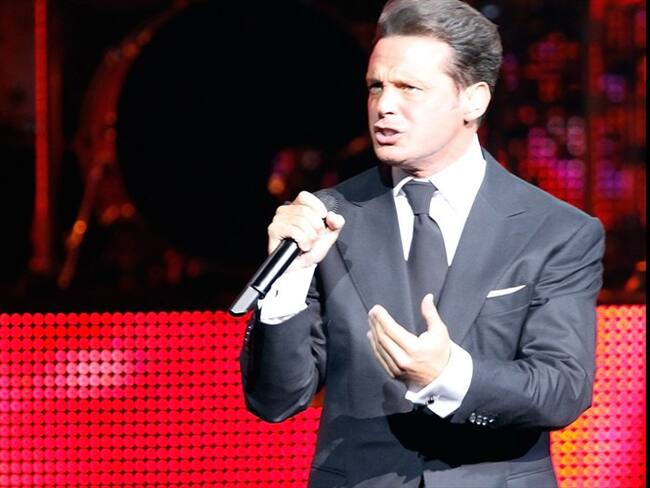 El cantante reaccionó de manera muy agresiva ante una falla técnica durante su presentación.. Foto: Getty Images