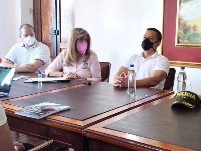 Según las autoridades, este triple homicidio ocurrido en la noche del sábado 23 de octubre, tendría relación con disputas entre bandas dedicadas al microtráfico. Foto; Gobernación del Valle