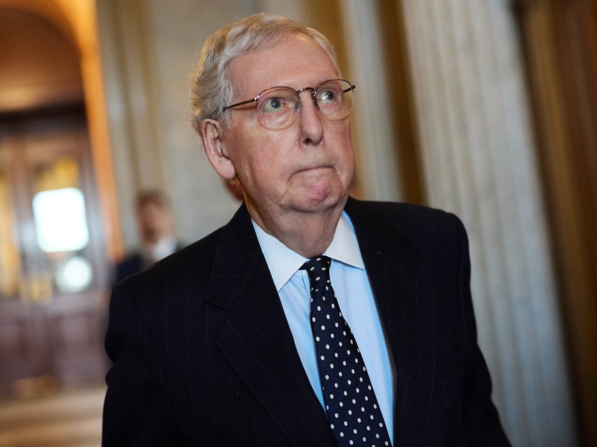 El senador republicano estadounidense Mitch McConnell, de 82 años, sufrió una nueva caída