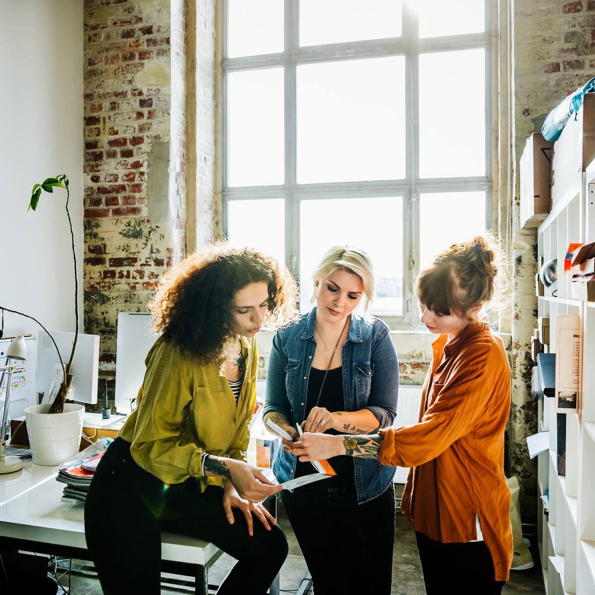 Revelan los mejores lugares para que las mujeres trabajen: tome nota