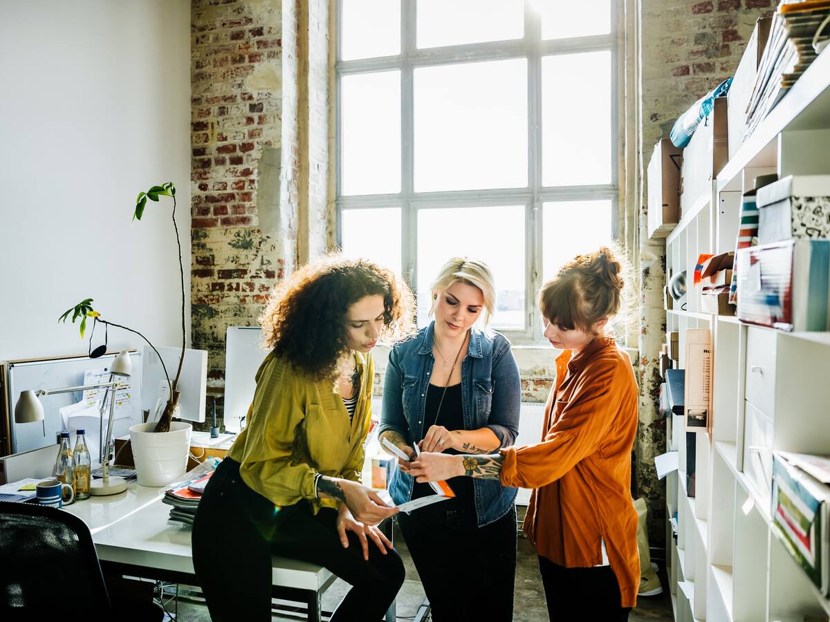 Revelan los mejores lugares para que las mujeres trabajen: tome nota