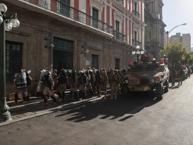Militares en la sede del Gobierno de Bolivia en La Paz. Foto: EFE/ Luis Gandarillas