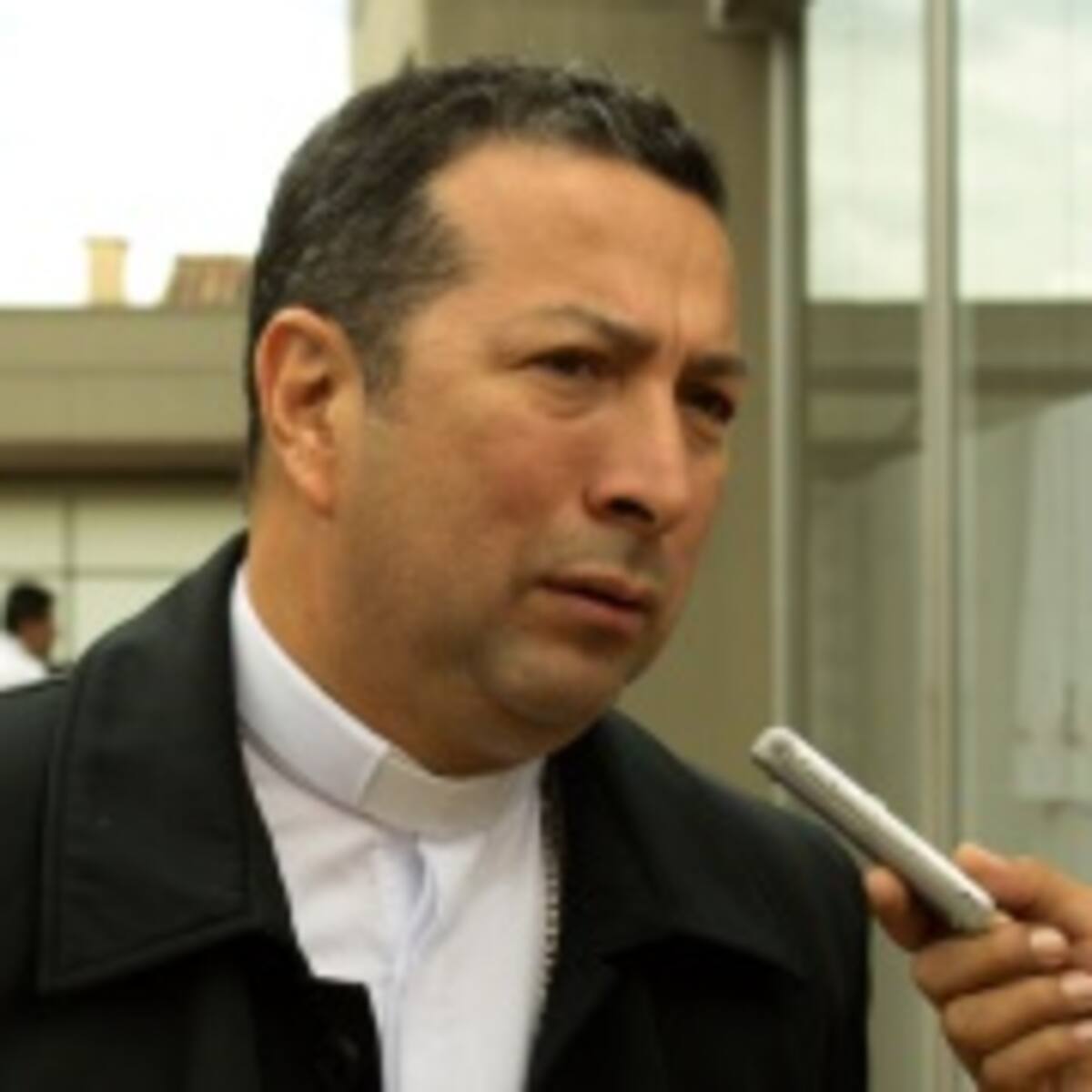 Los grupos armados deben ser honestos en diálogos de paz: monseñor Orlando Olave
