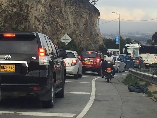 Conductores se quejan por los trancones en La Calera. Foto: Móvil W Radio.