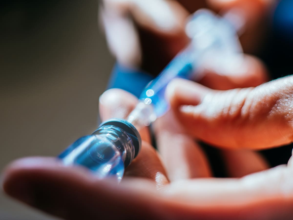 Avanza el proyecto de ley que castiga con cárcel a quien inyecte biopolímeros