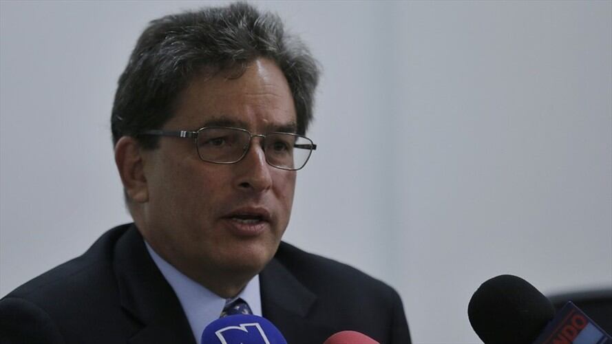 El ministro de Hacienda, Alberto Carrasquilla, respondió a la columna del periodista Daniel Coronell. Foto: Colprensa