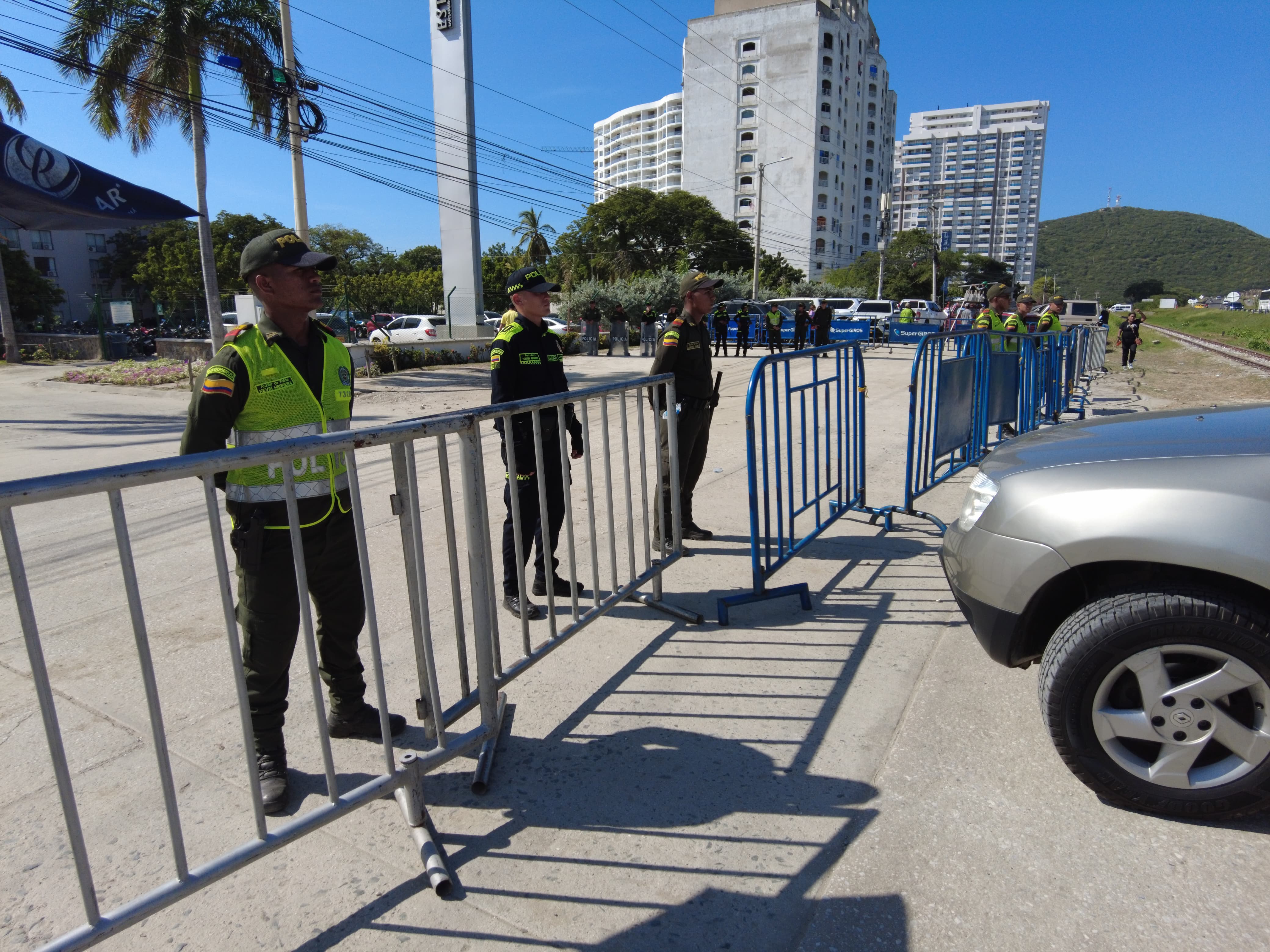 Foto: Policías garantizando la seguridad en el Santamar / Policía Metropolitana de Santa Marta.