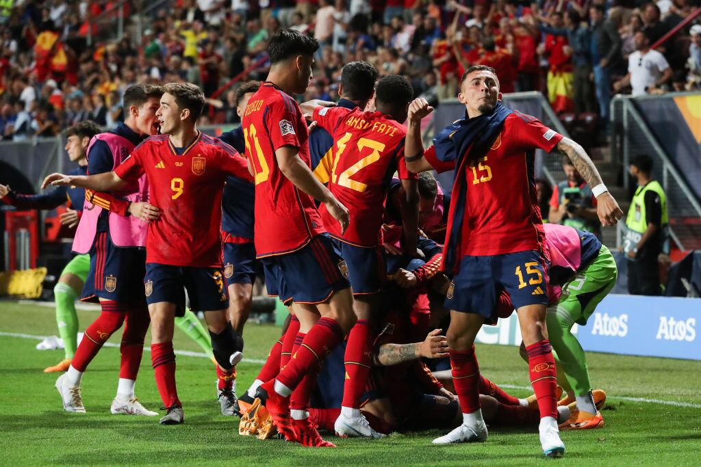 Jugadores de España celebran victoria contra Italia. 15 de junio de 2023. Foto: James Gill - Danehouse/Getty Images.