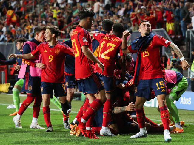 Jugadores de España celebran victoria contra Italia. 15 de junio de 2023. Foto: James Gill - Danehouse/Getty Images.