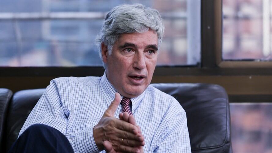 El ministro de Salud, Juan Pablo Uribe, presentó este miércoles 3 de abril una nueva herramienta para reforzar la lucha contra el consumo de alcohol y drogas. Foto: Colprensa