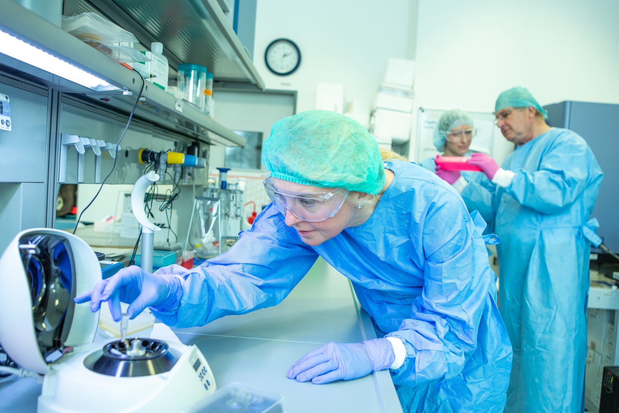 Científicos en laboratorio. I Foto: Getty Images.