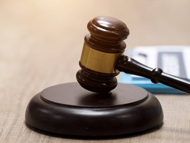 El juez argumenta la protección al debido proceso para la Unión Temporal Centros Poblados. Foto: Getty Images / SEKSAN MONGKHONKHAMSAO