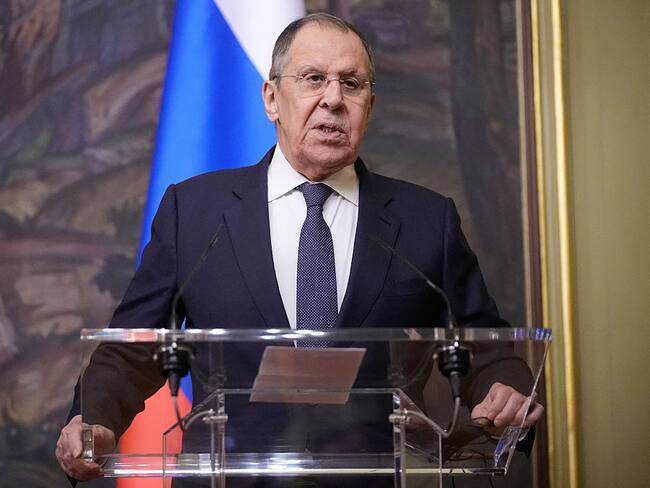 El ministro ruso de Asuntos Exteriores, Sergei Lavrov, asiste a una rueda de prensa conjunta con el ministro de Asuntos Exteriores de Mozambique tras sus conversaciones en Moscú el 22 de julio de 2025. (Foto de Pavel Bednyakov / POOL / AFP)