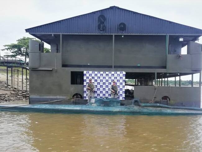 El artefacto con 16.20 metros de largo, 2.4 metros de ancho y 2.20 metros de alto, tenía capacidad para transportar hasta cuatro toneladas de alcaloides . Foto: Armada Nacional