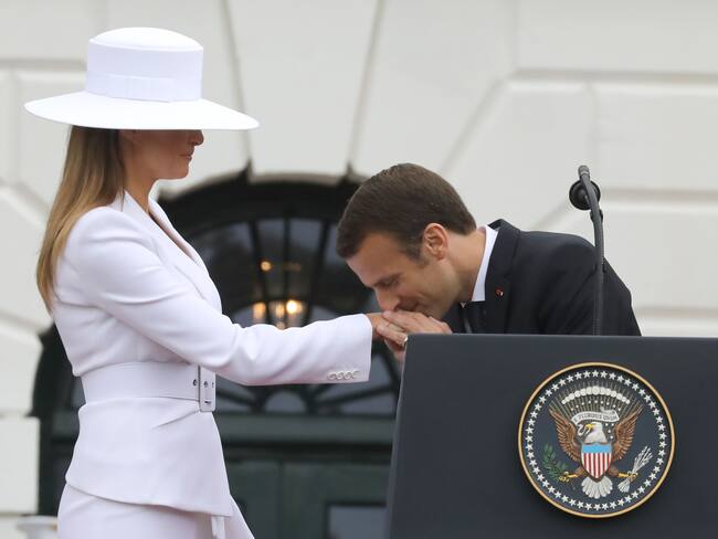 Melania Trump subasta un sombrero blanco y dos objetos más: la puja comienza en $250.000 dólares