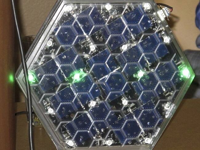 En esta foto del 30 de septiembre de 2016 se ve un panel solar producido por la empresa Solar Roadways, durante una conferencia de prensa en Idaho, EE.UU. Foto: Associated Press - AP - Nicholas K. Geranios