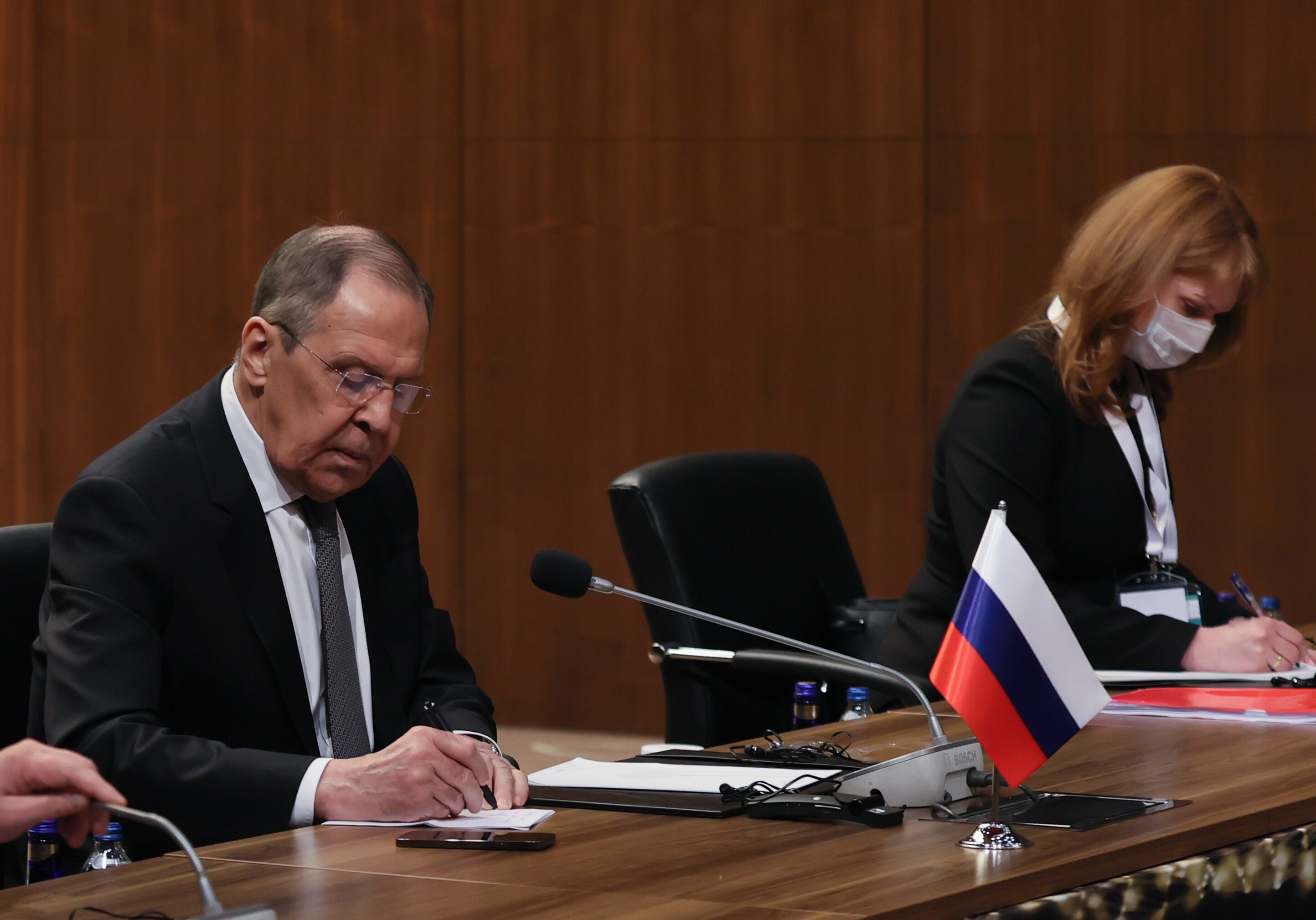 ANTALYA - TURKIYE - MARCH 10: Russian Foreign Minister Sergey Lavrov (L) and Turkish Foreign Minister Mevlut Cavusoglu and Ukraine's Foreign Minister Dmytro Kuleba attend Russia-Turkiye-Ukraine tripartite Foreign Ministers meeting at the Antalya Diplomacy Forum in Antalya, Turkiye on March 10, 2022. (Photo by Cem Ozdel/Anadolu Agency via Getty Images)