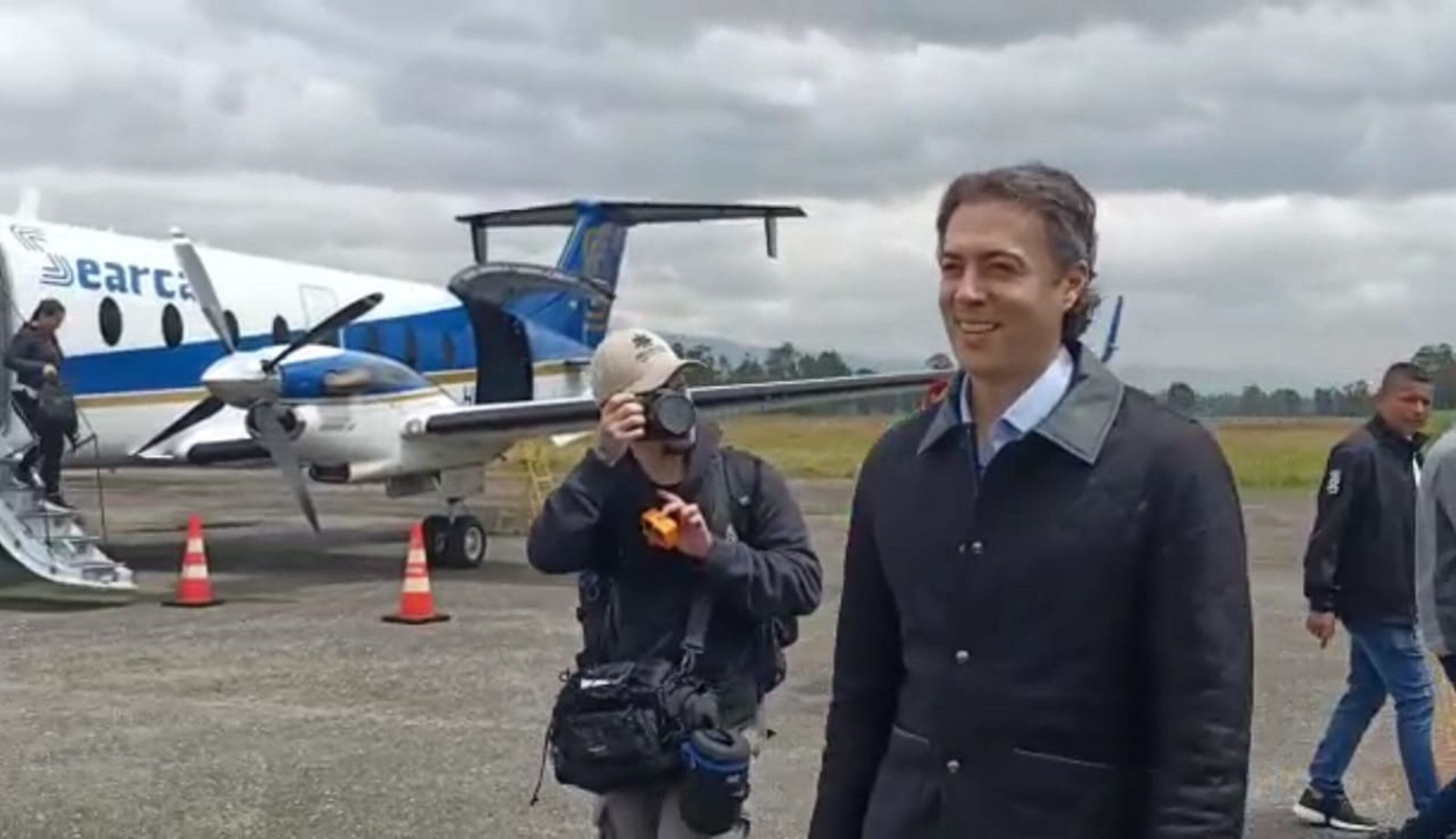 Las declaraciones de Quintero se dieron durante la firma del convenio de operación, administración y mejoramiento del aeropuerto Alberto Lleras Camargo. 