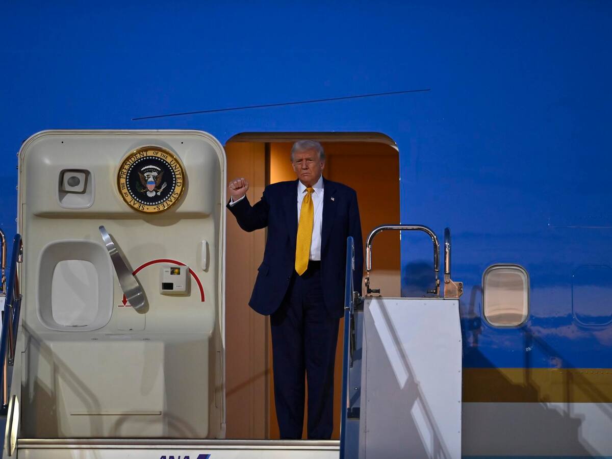 Donald Trump llegó a Japón para reunirse con la primera ministra tras firmar acuerdos en Malasia