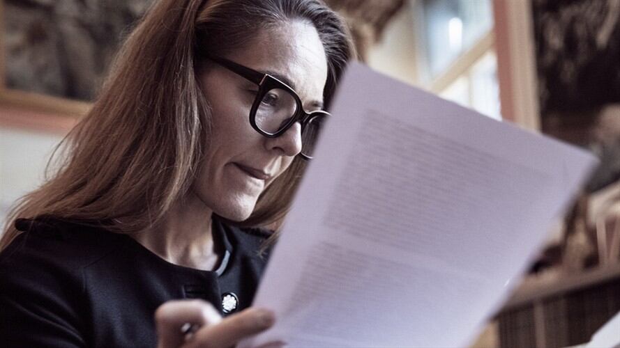 En caso de que usted requiera algún servicio notarial como suscribir una escritura pública o realizar una autenticación de documentos, entre otros, existe la posibilidad de hacerlo desde su casa. Foto: Getty Images / MASKOT BILDBYRÅ